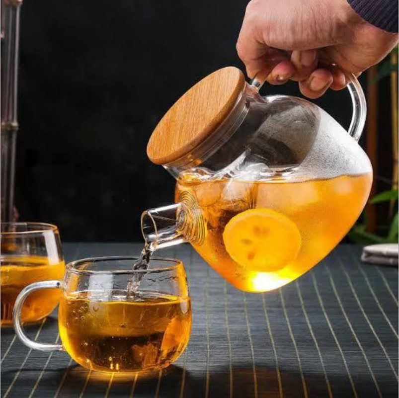 Jarra de vidrio con tapa de bambú